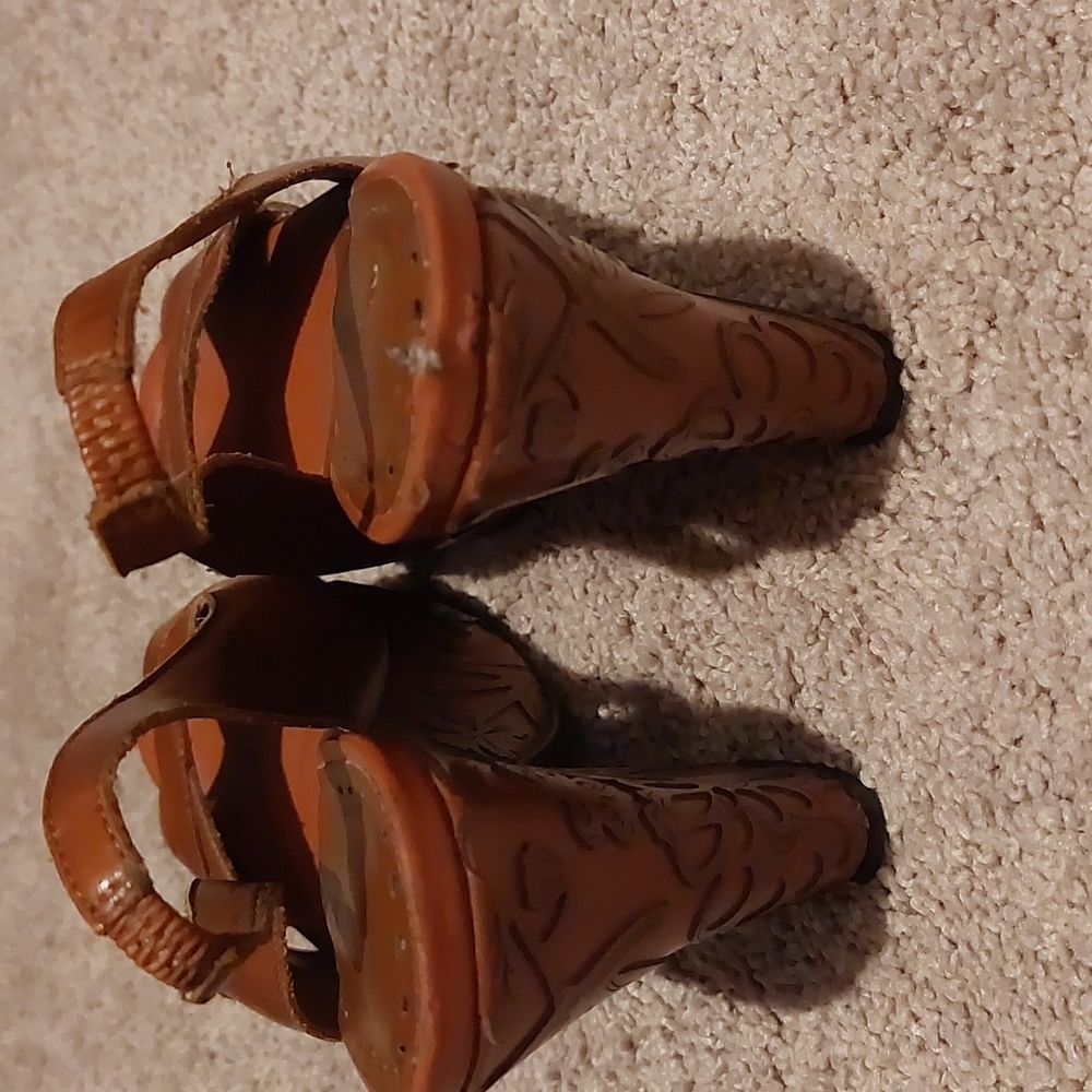 Heels - Picture 3 of 4